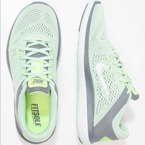 Nike Flex Run Light Green Athletic Shoes